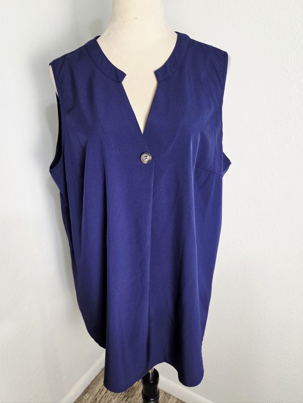 Loness Sleeveless Navy Blue V-Neck High-Low Top with One Accent Button, Size 2X